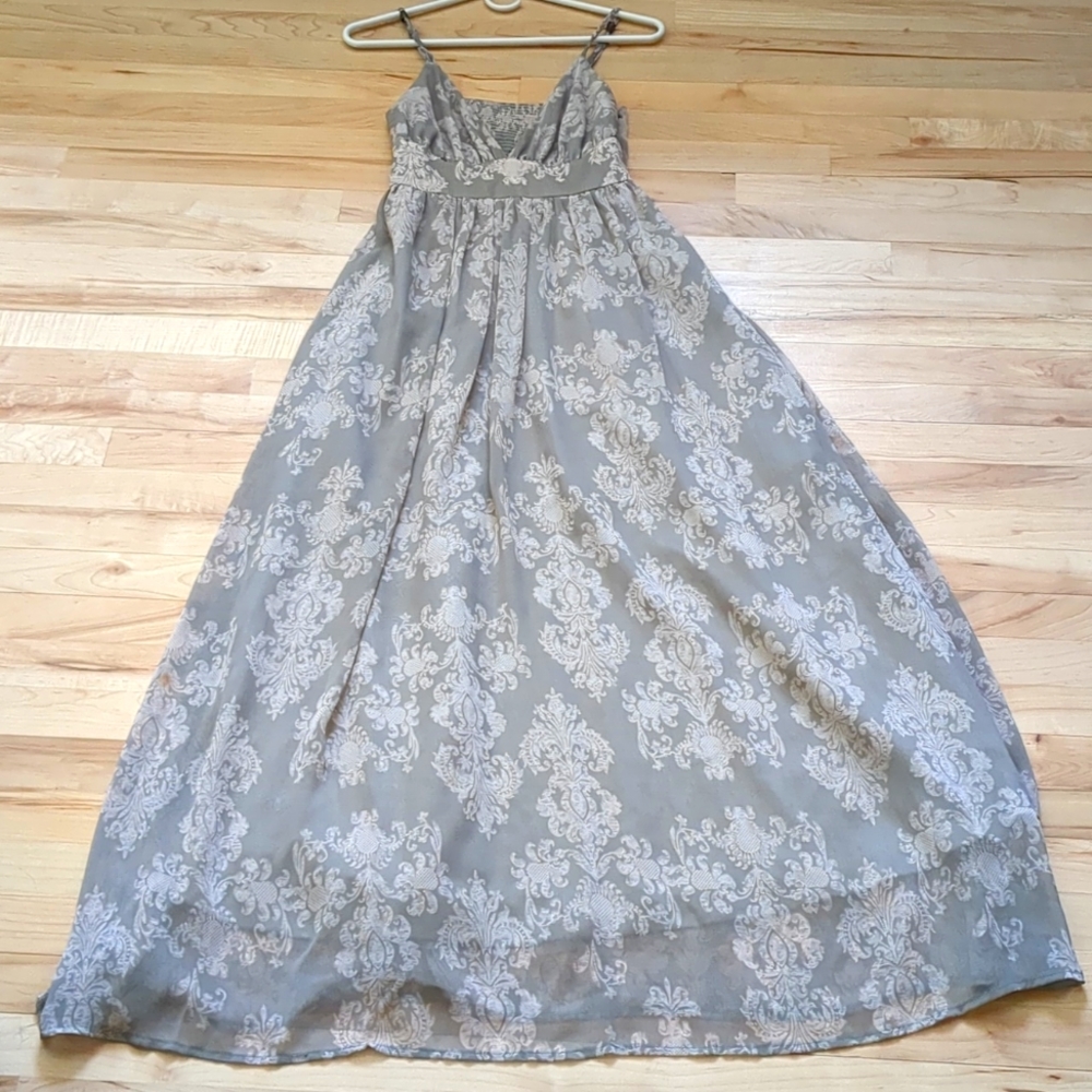 Floor-length gray dress with white details, from MissMe, 100% chiffon.